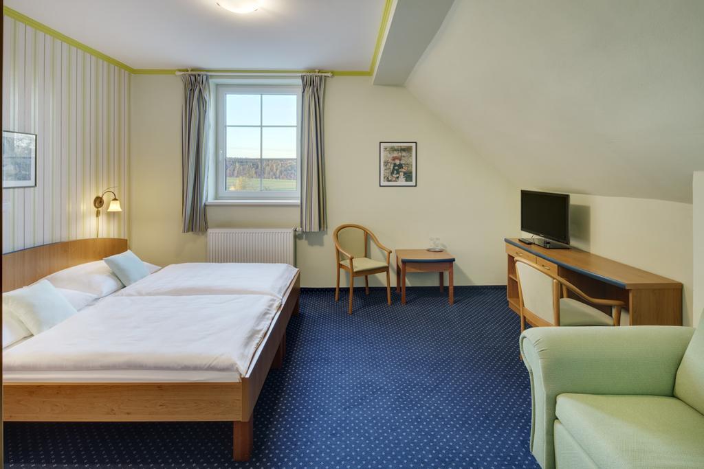 Hotel Kolonie Krivoklat Ngoại thất bức ảnh