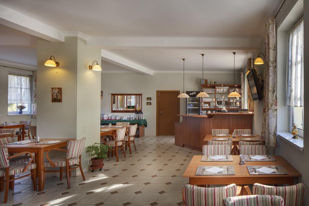Hotel Kolonie Krivoklat Ngoại thất bức ảnh
